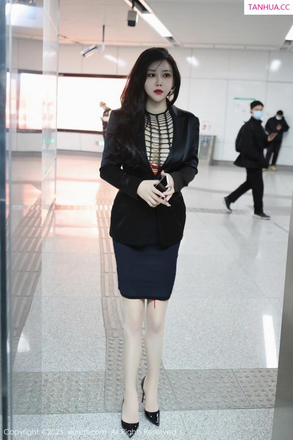 王格 王婉悠 [XiuRen]高清写真图 2023.03.16 No.6421 王婉悠Queen 丝袜OL第30张图片